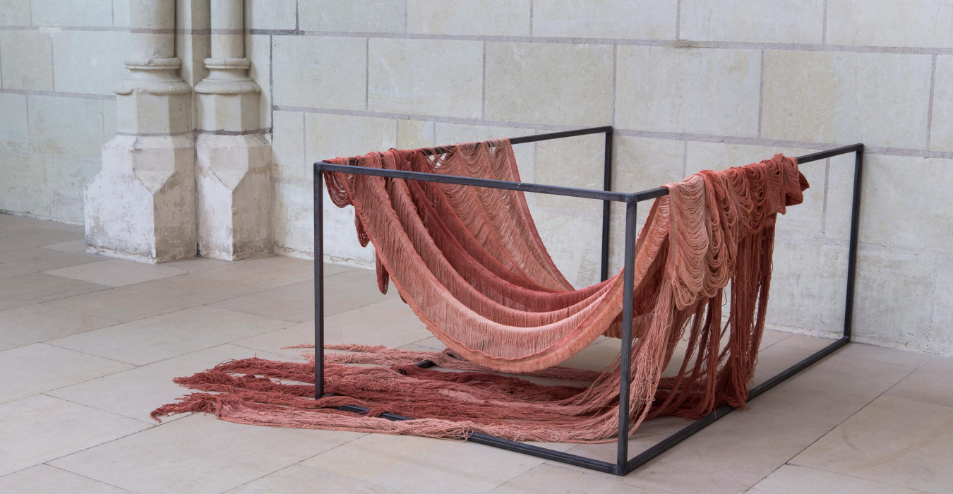 Vue d'exposition Golnaz Payani Après la peau Centre d’Art Contemporain La Chapelle Jeanne d’Arc Thouars © Nicolas_ROUGET 2025 Courtesy PARIS-B