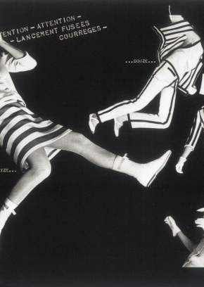 Peter Knapp, Collection Courrèges haute couture printemps-été 1965. Elle n°1002, mars 1965 © Peter Knapp / Courrèges